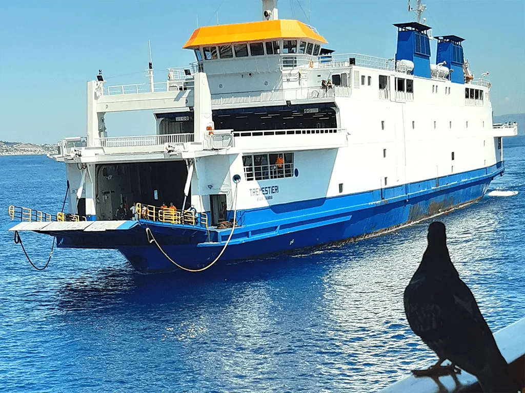 Traghetto con piccione