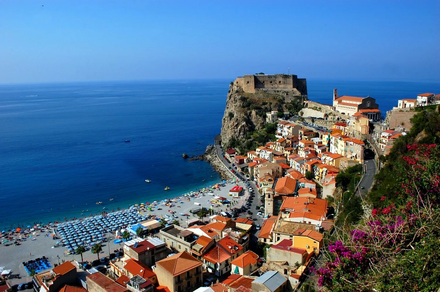 Scilla panorama con castello