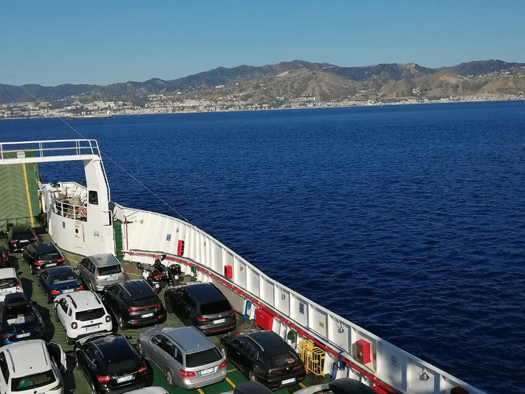 Messina vista da traghetto